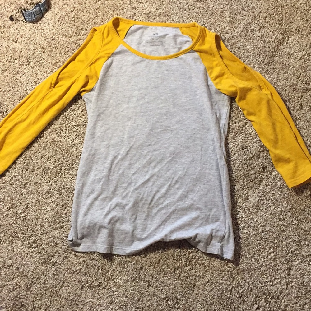 Yellow and Grey Cold Shoulder top xs cute!!! 😊